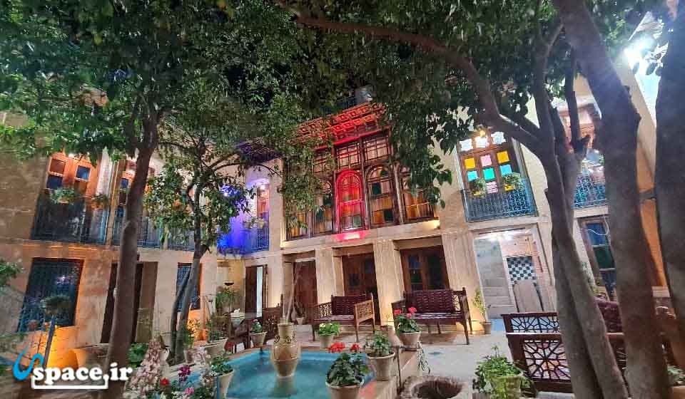 نمای محوطه هتل سنتی تابش - شیراز