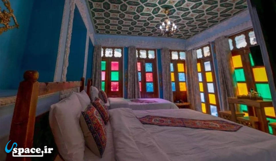 نمای داخلی اتاق جهان نما هتل سنتی تابش - شیراز