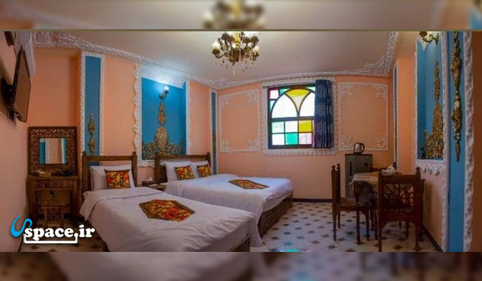 نمای داخلی اتاق خوش نشین هتل سنتی تابش - شیراز