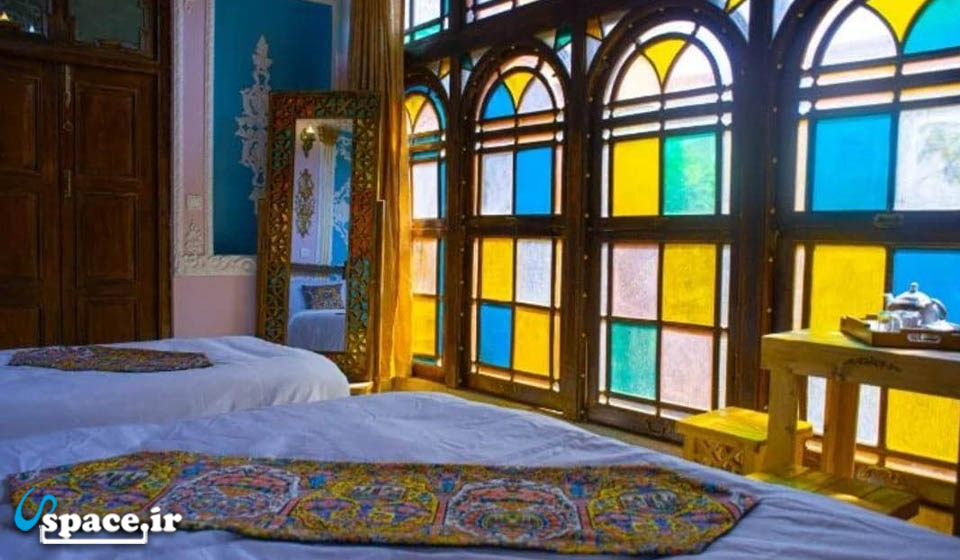 نمای داخلی اتاق شاهنشین هتل سنتی تابش - شیراز
