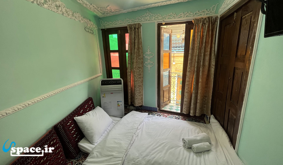 نمای داخلی اتاق اقتصادی آرامش هتل سنتی تابش - شیراز